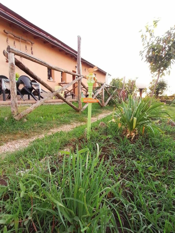 Casale Cavatella Bed & Breakfast Sermoneta Exterior foto