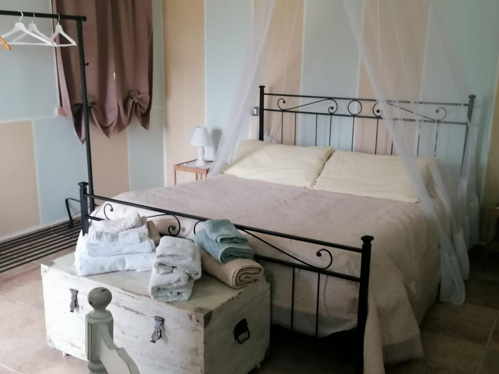 Casale Cavatella Bed & Breakfast Sermoneta Exterior foto